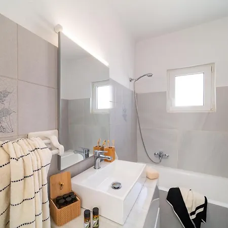 Emelia Cozy * Rhodes City