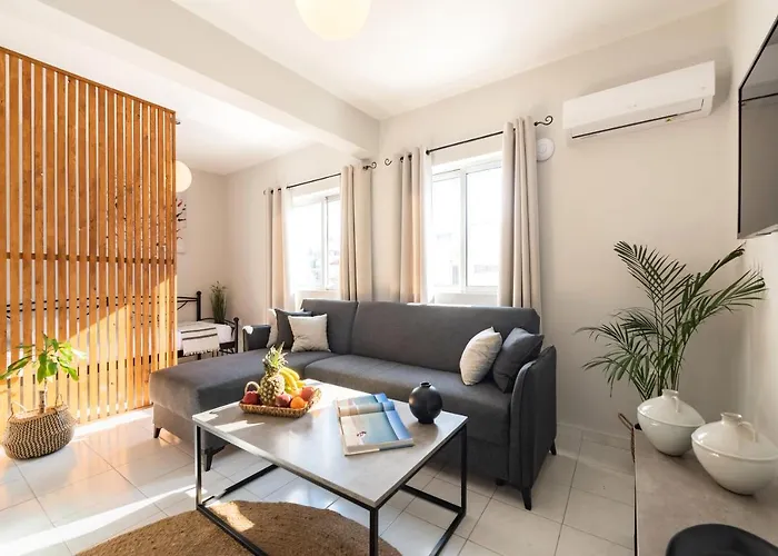 Emelia Cozy * Rhodes City